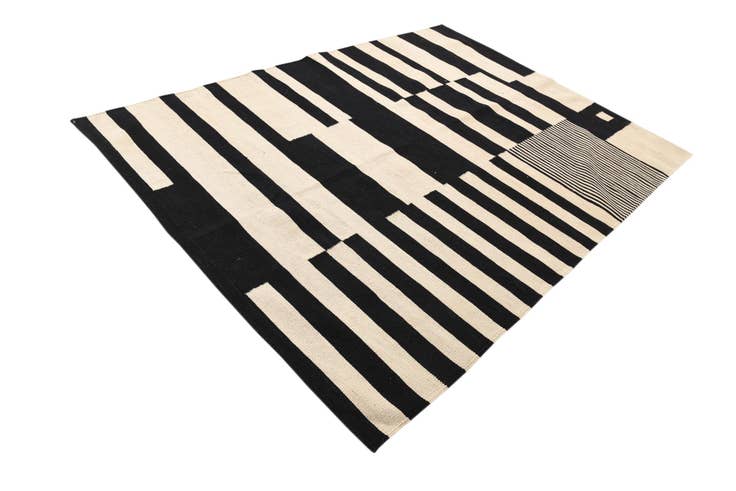 Detail image of 4' 11 x 6' 7 Hand Woven Kilim Modern Wool Rug
