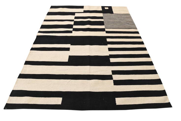 Detail image of 4' 11 x 6' 7 Hand Woven Kilim Modern Wool Rug