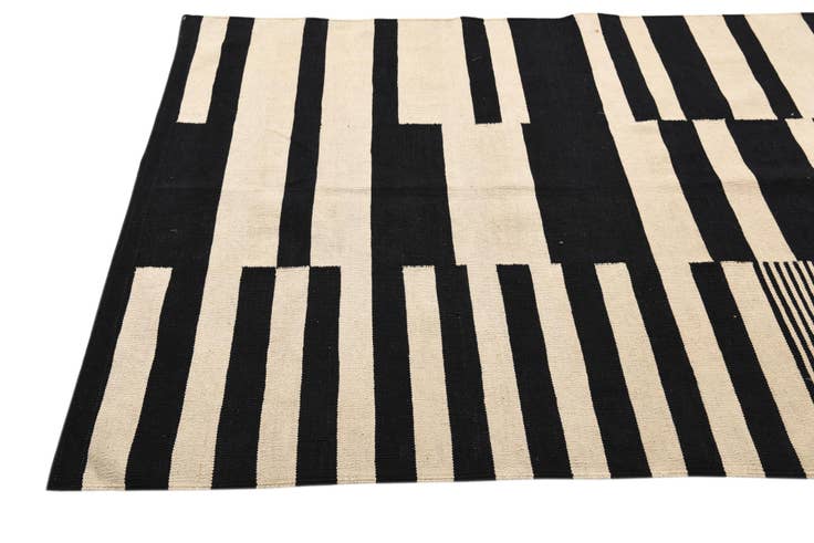 Detail image of 4' 11 x 6' 7 Hand Woven Kilim Modern Wool Rug