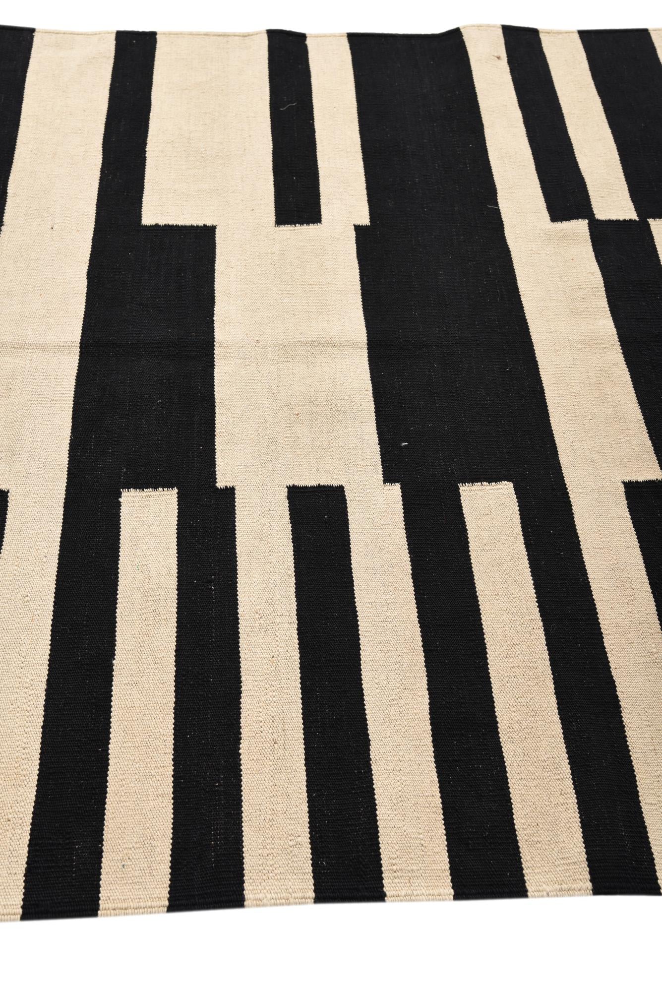 4' 11 x 6' 7 Hand Woven Kilim Modern Wool Rug