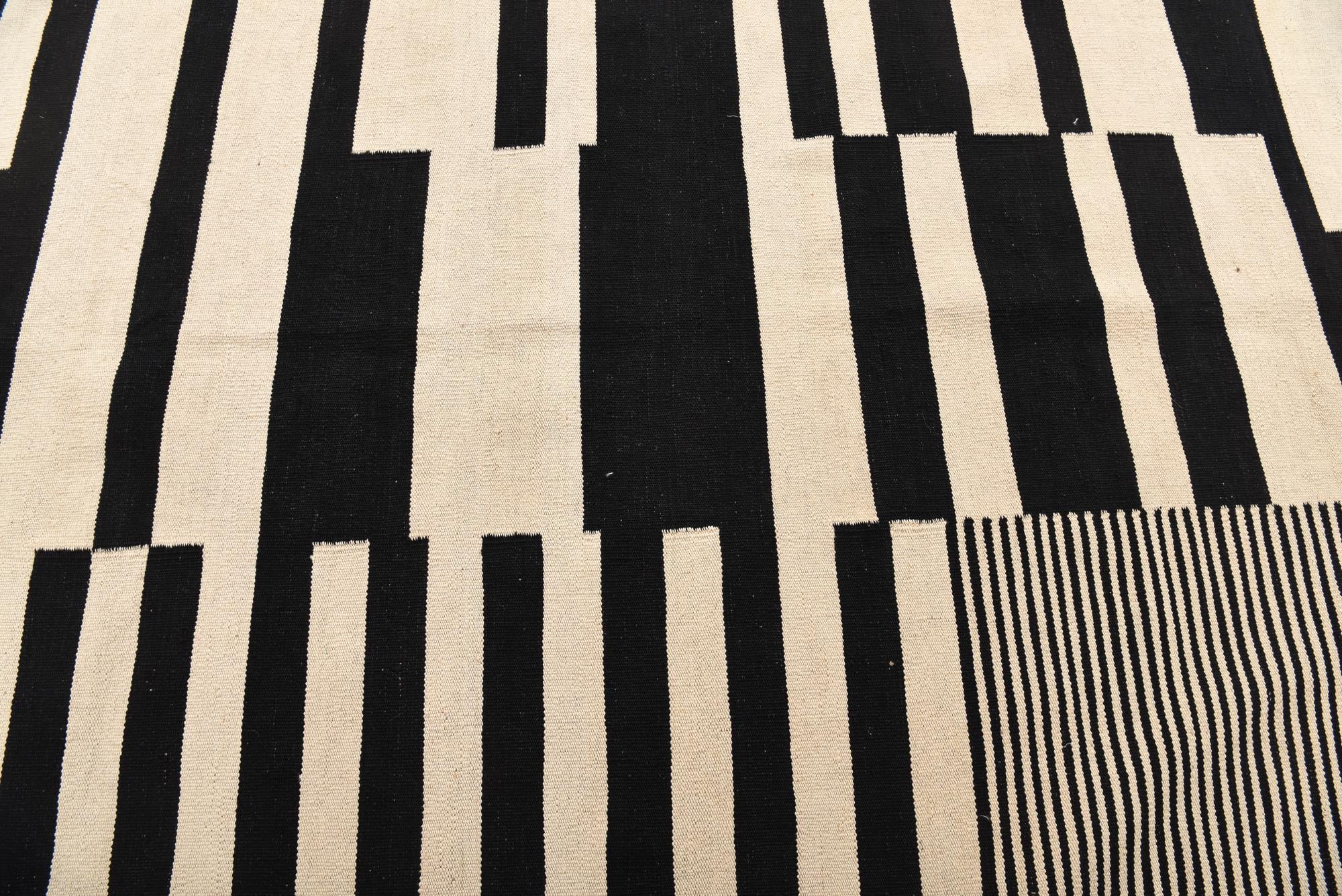 4' 11 x 6' 7 Hand Woven Kilim Modern Wool Rug