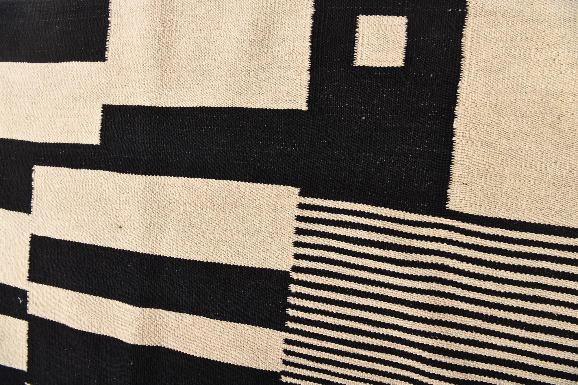 4' 11 x 6' 7 Hand Woven Kilim Modern Wool Rug