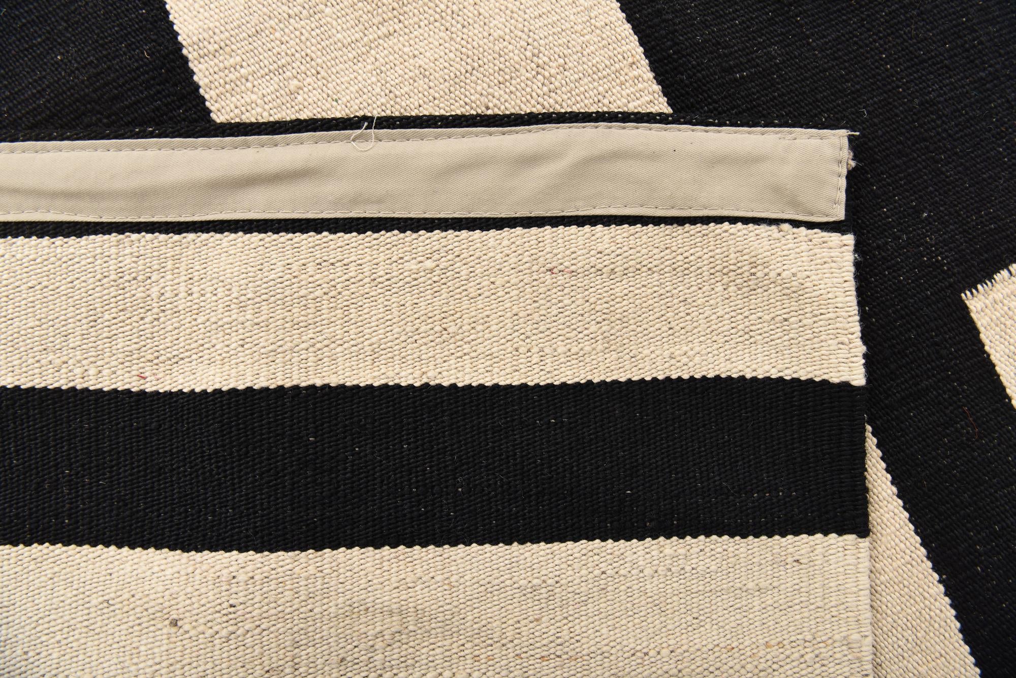 4' 11 x 6' 7 Hand Woven Kilim Modern Wool Rug