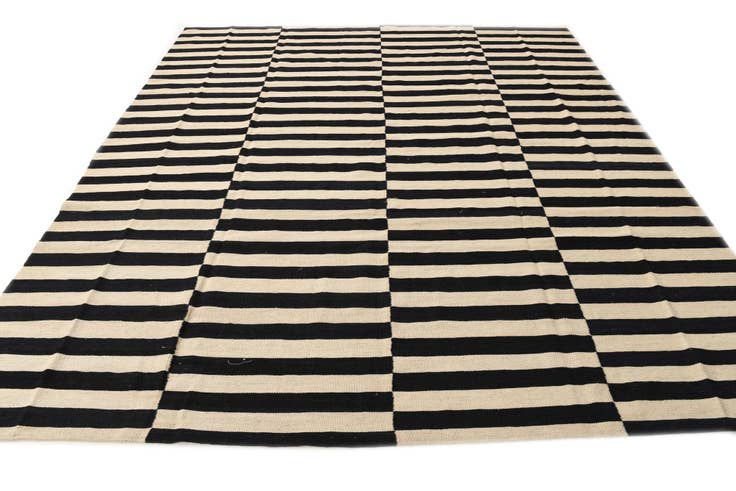 Detail image of 8' 5 x 9' 7 Hand Woven Kilim Modern Wool Rug