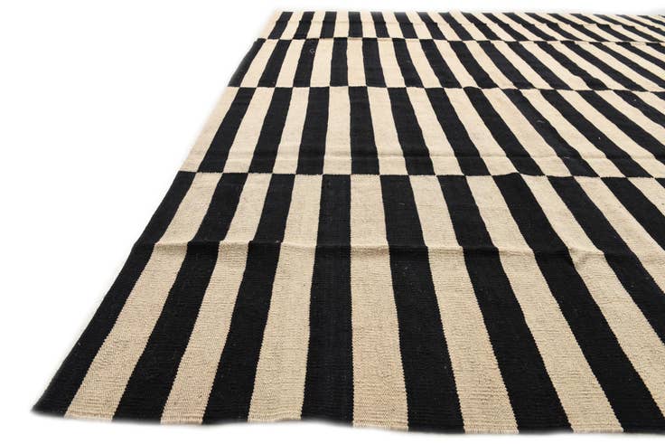 Detail image of 8' 5 x 9' 7 Hand Woven Kilim Modern Wool Rug