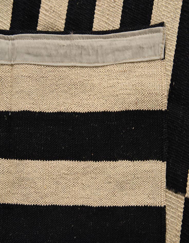 Detail image of 8' 5 x 9' 7  Hand Woven Kilim Modern Wool Rug