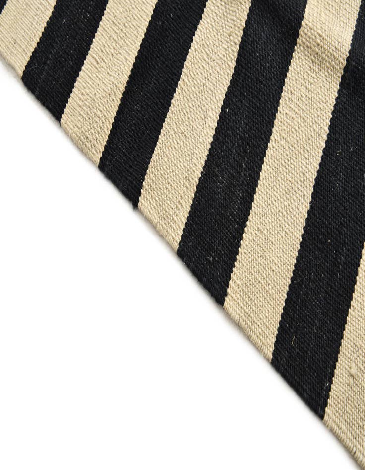 Detail image of 5' 4 x 7' 9  Hand Woven Kilim Modern Wool Rug