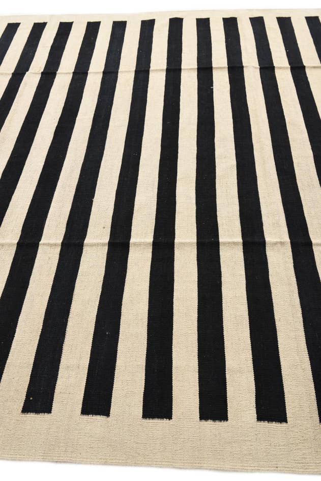 Detail image of 8' 3 x 11' Hand Woven Kilim Modern Wool Rug