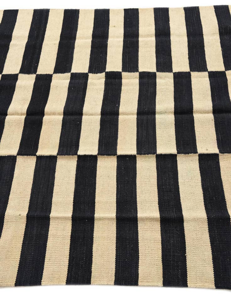 Detail image of 4' 2 x 5' 10  Hand Woven Kilim Modern Wool Rug