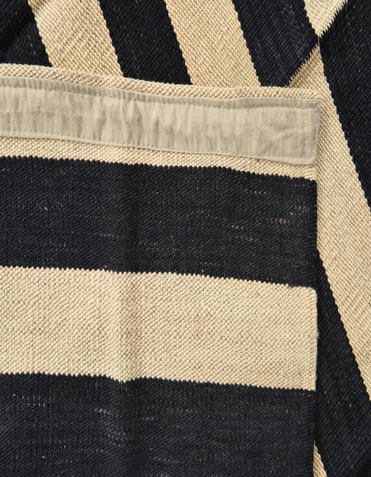 Detail image of 4' 2 x 5' 10  Hand Woven Kilim Modern Wool Rug