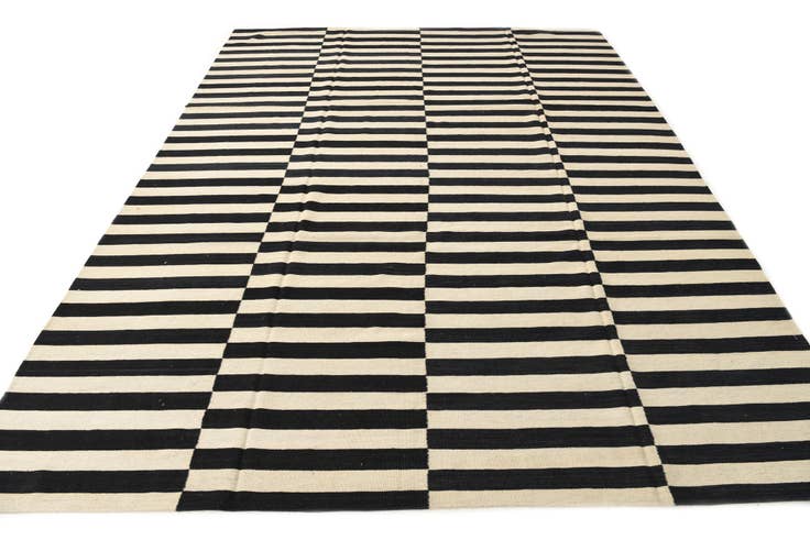 Detail image of 8' 7 x 11' 3 Hand Woven Kilim Modern Wool Rug