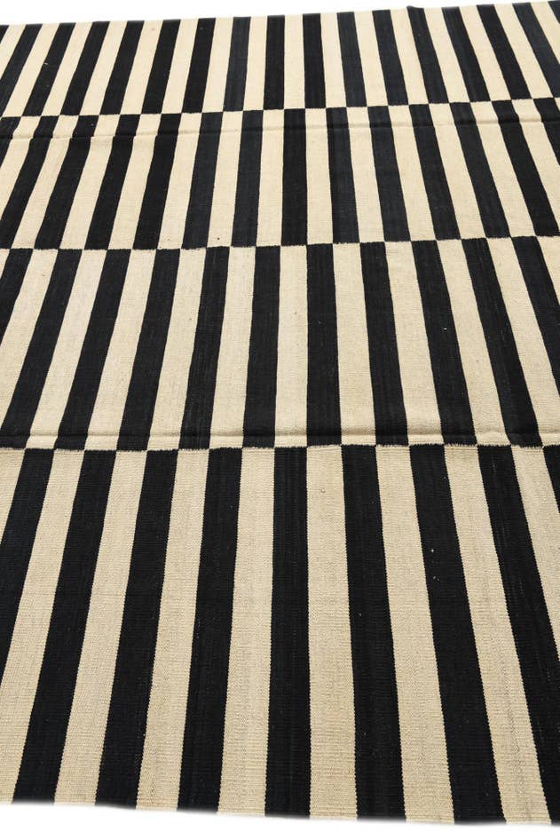 Detail image of 8' 7 x 11' 3 Hand Woven Kilim Modern Wool Rug