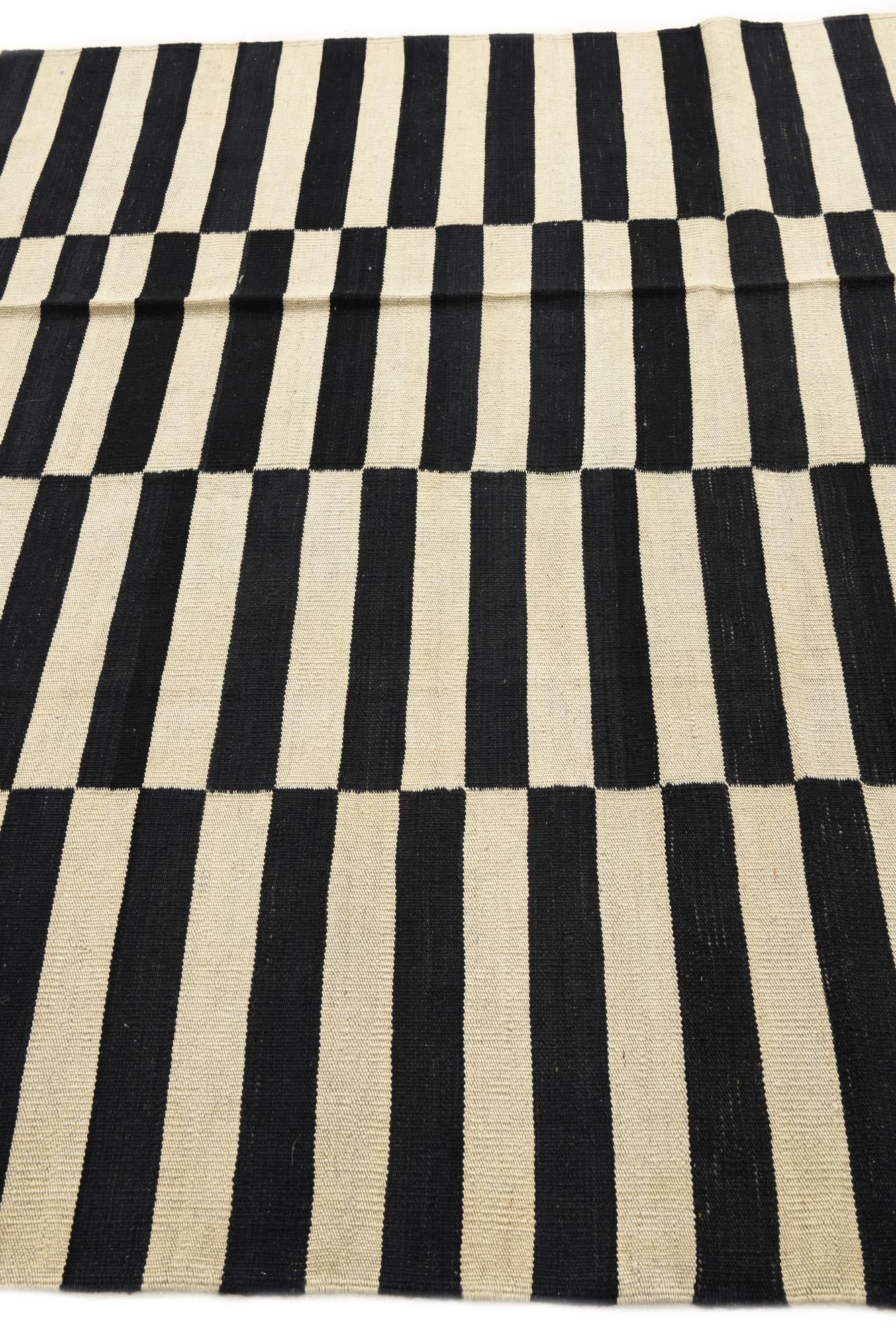5' 7 x 7' 9 Hand Woven Kilim Modern Wool Rug