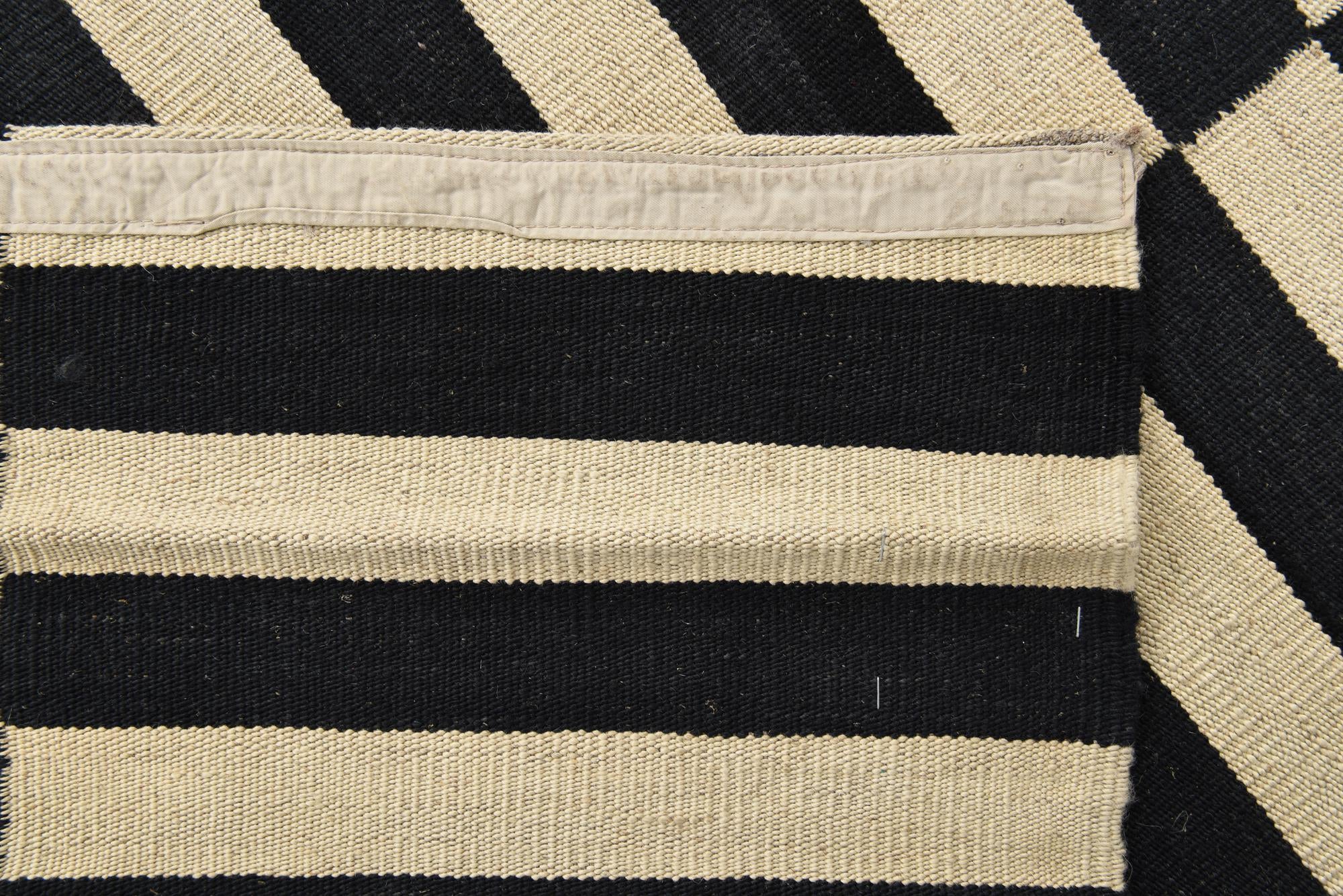5' 7 x 7' 9 Hand Woven Kilim Modern Wool Rug