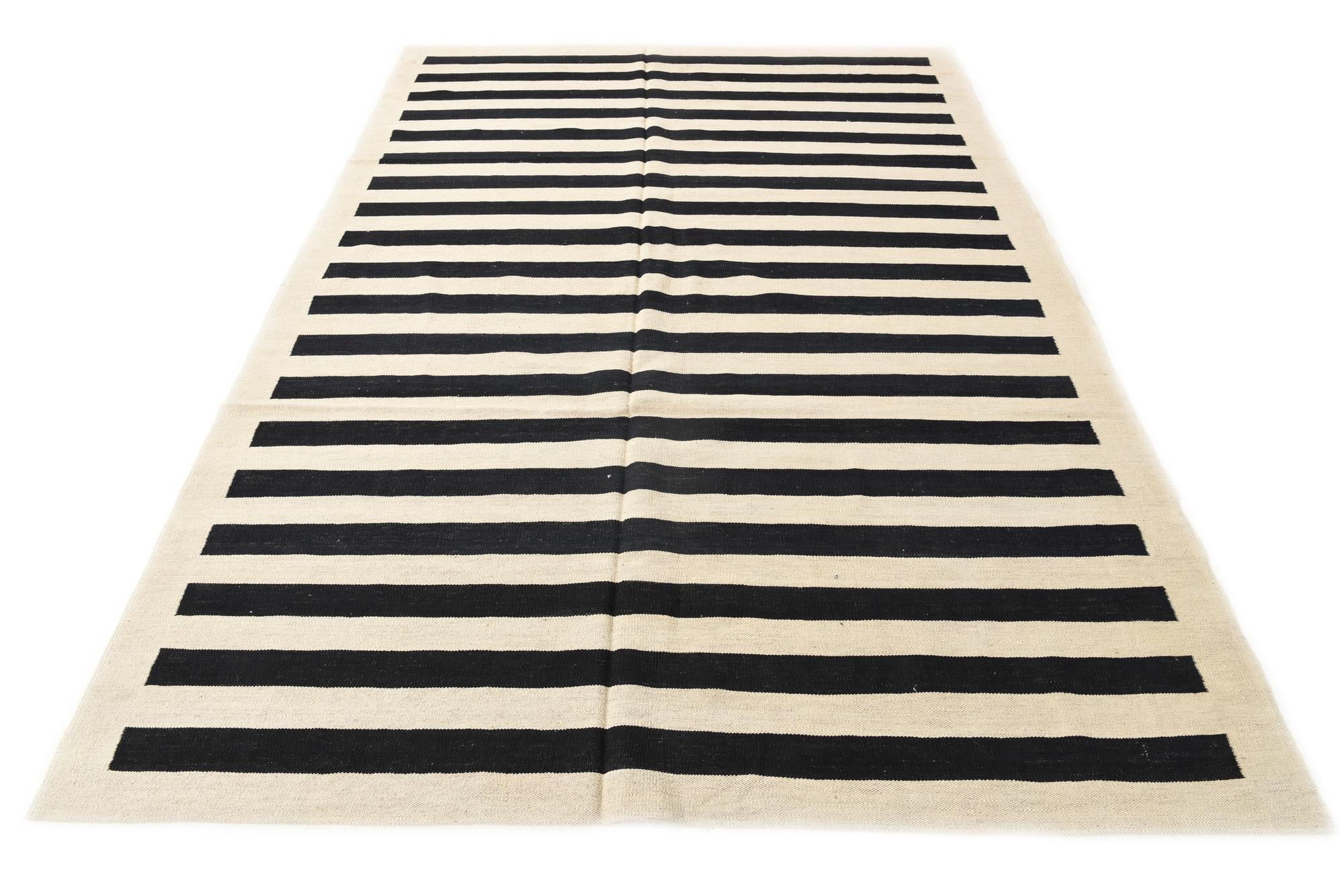 6' 9 x 9' 7 Hand Woven Kilim Modern Wool Rug