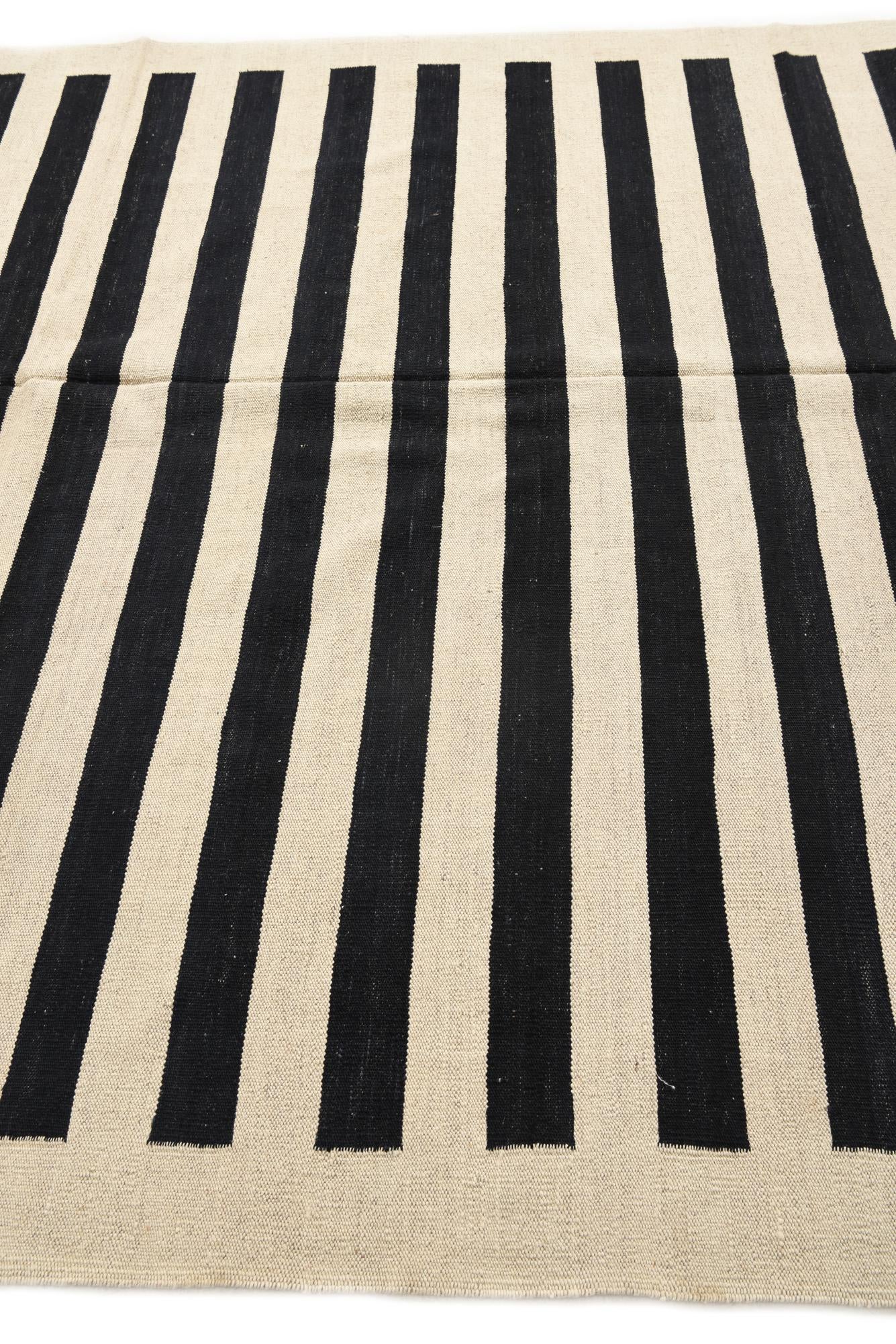6' 9 x 9' 7 Hand Woven Kilim Modern Wool Rug