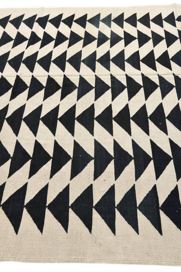 Detail image of 6' 7 x 9' 4 Hand Woven Kilim Modern Wool Rug