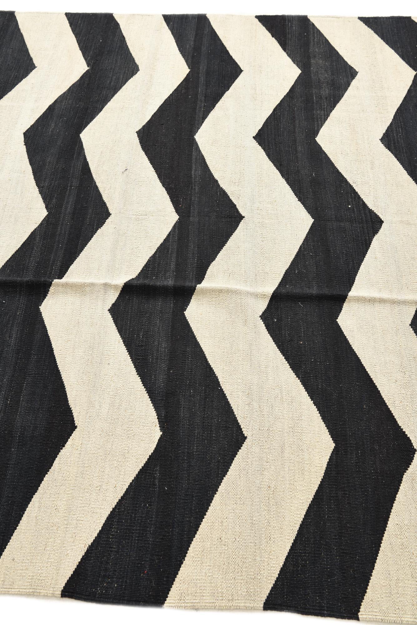 5' 10 x 7' 8 Hand Woven Kilim Modern Wool Rug