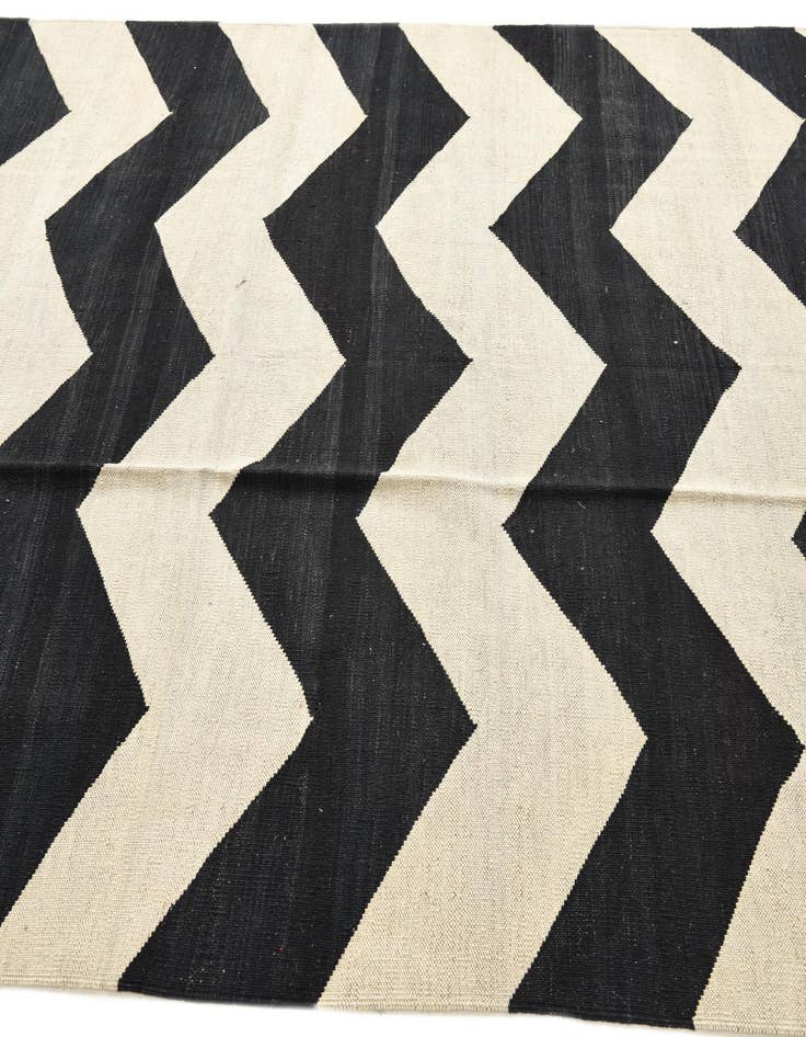 Detail image of 5' 10 x 7' 8  Hand Woven Kilim Modern Wool Rug