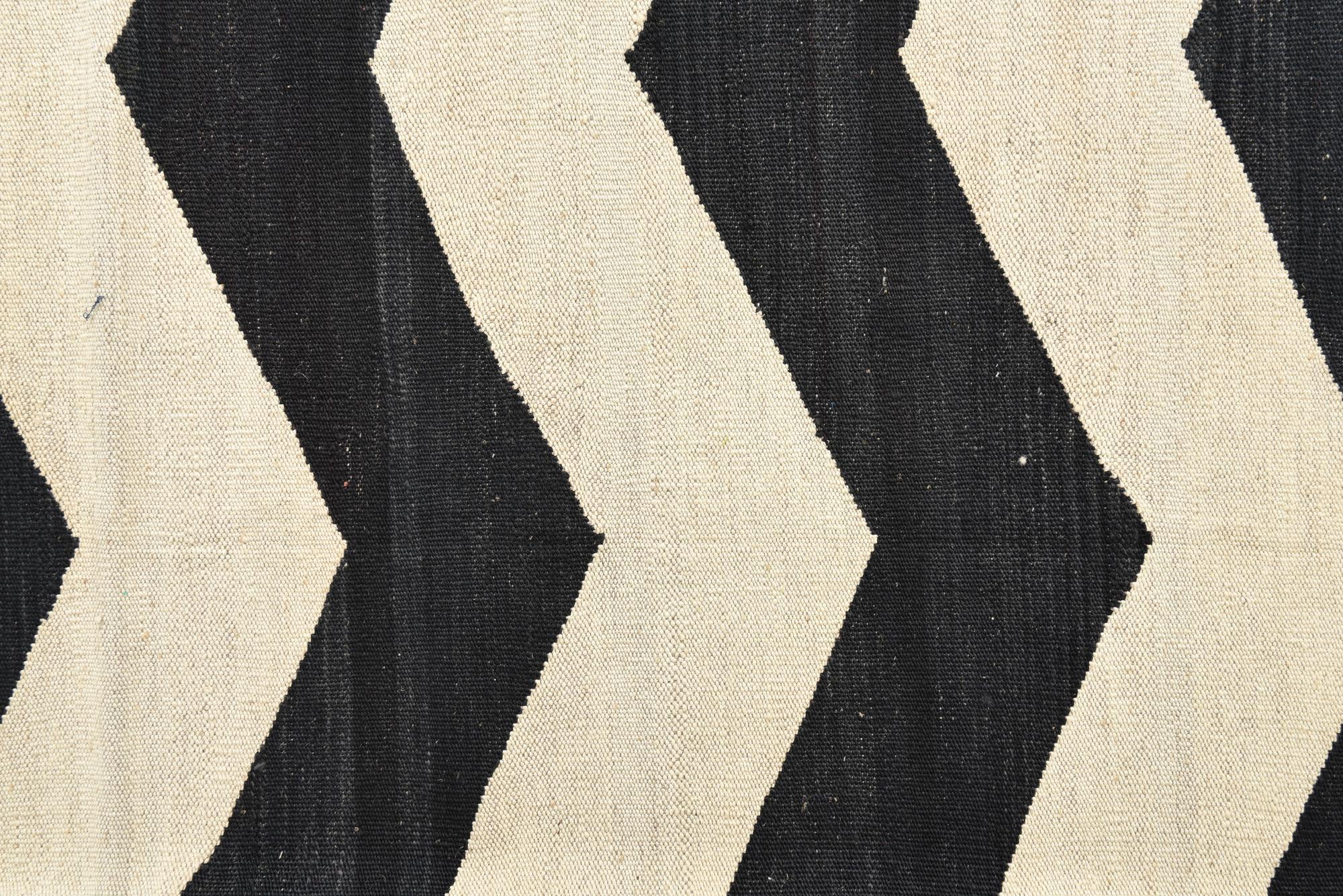 5' 10 x 7' 8 Hand Woven Kilim Modern Wool Rug