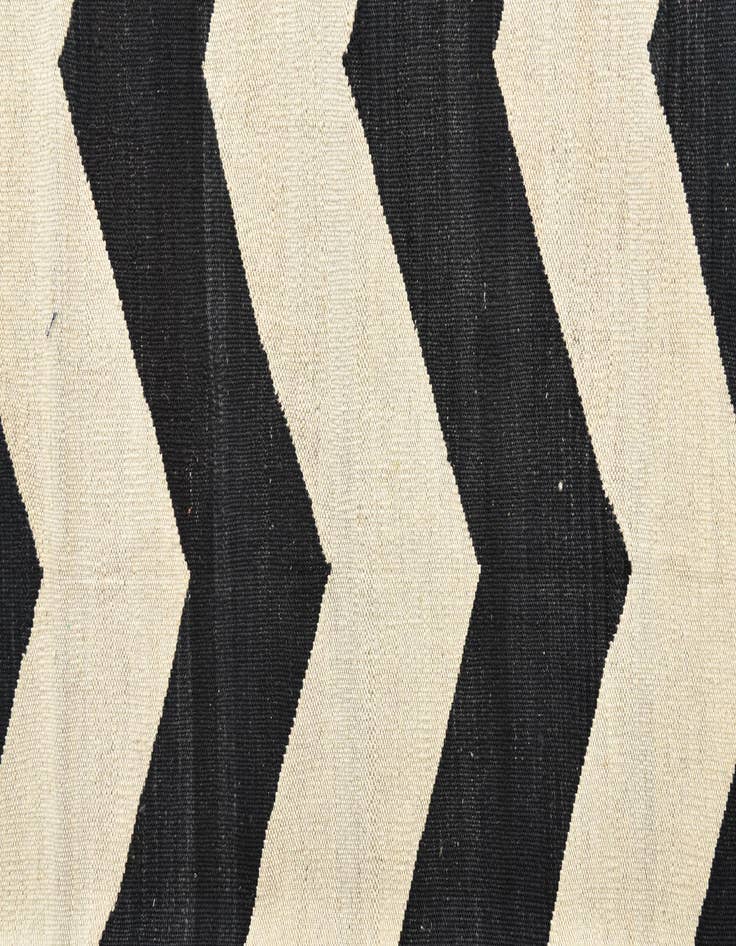 Detail image of 5' 10 x 7' 8  Hand Woven Kilim Modern Wool Rug