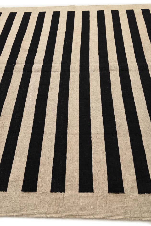 Detail image of 6' 10 x 9' 9 Hand Woven Kilim Modern Wool Rug