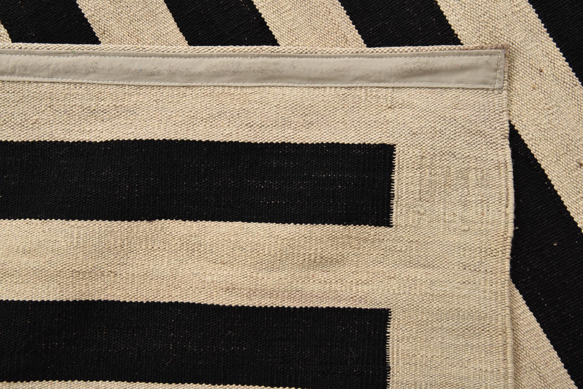 6' 9 x 9' 11 Hand Woven Kilim Modern Wool Rug