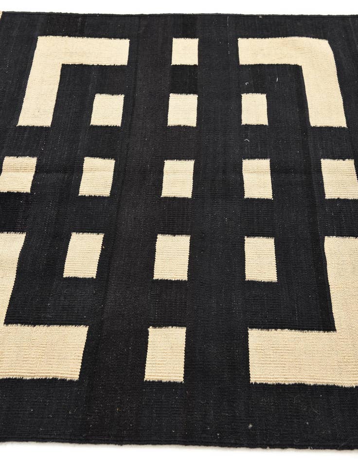 Detail image of 4' 4 x 6'  Hand Woven Kilim Modern Wool Rug