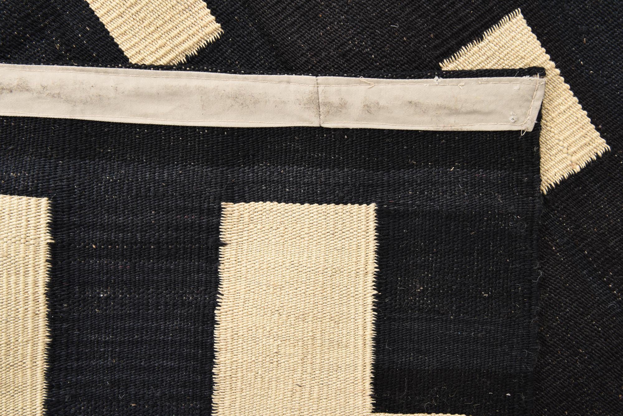 4' 4 x 6' Hand Woven Kilim Modern Wool Rug
