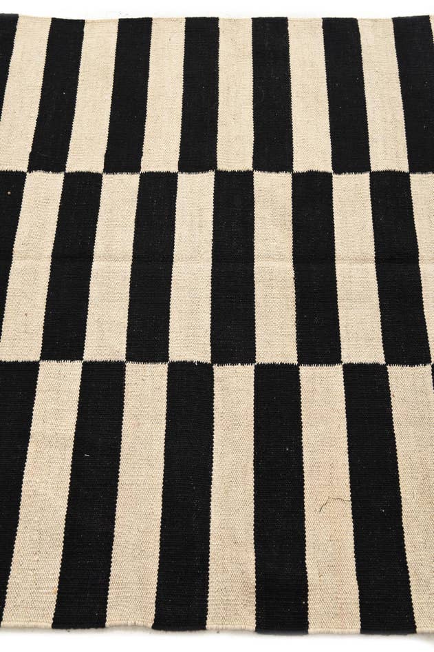 Detail image of 3' 6 x 4' 8 Hand Woven Kilim Modern Wool Rug