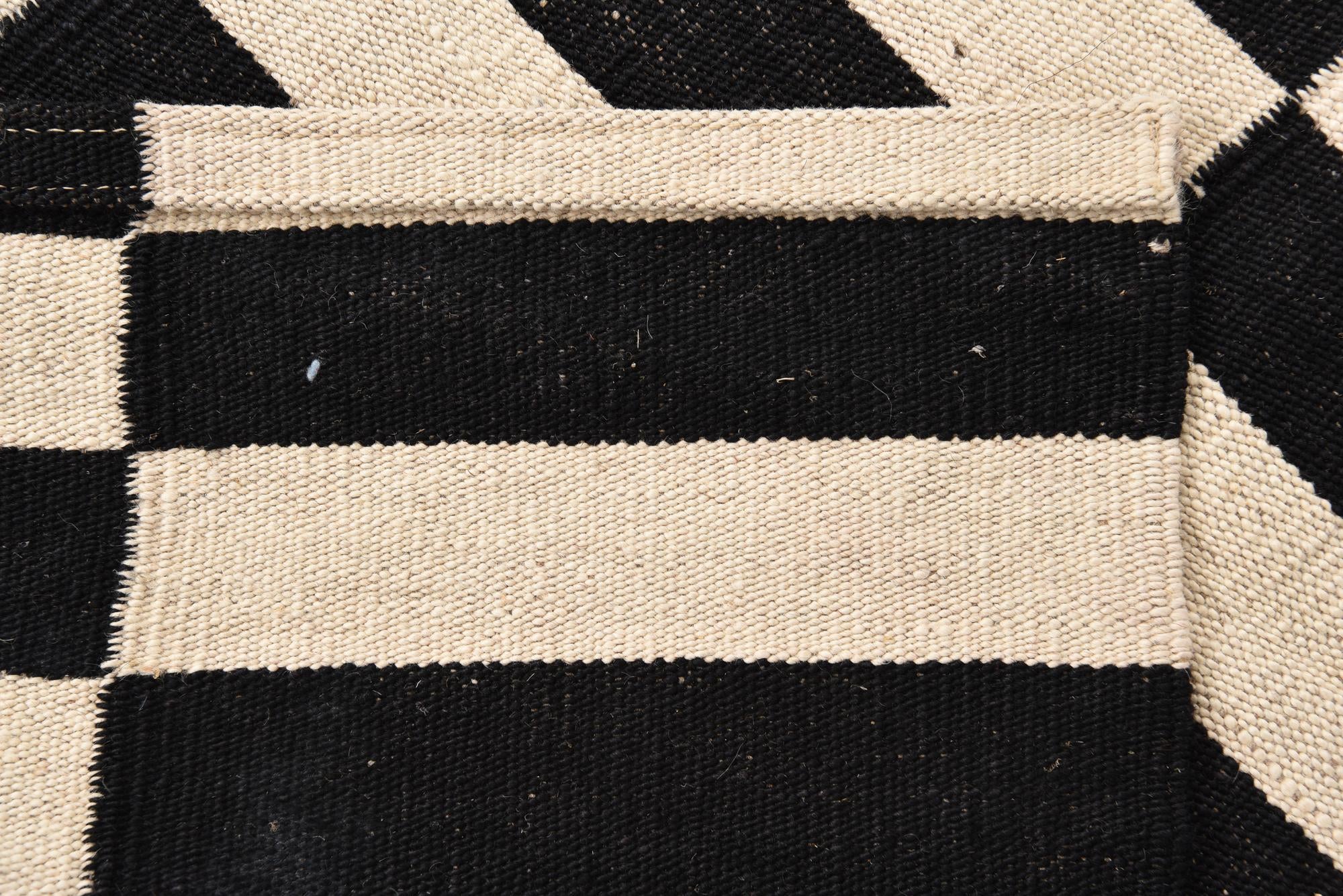 2' 8 x 3' 10 Hand Woven Kilim Modern Wool Rug