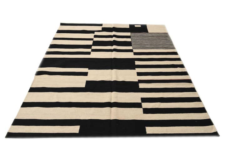 Detail image of 5' 7 x 7' 7 Hand Woven Kilim Modern Wool Rug