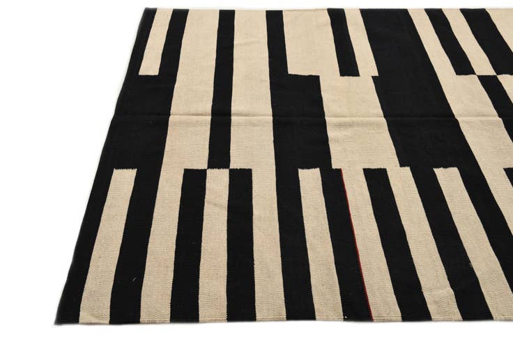 Detail image of 5' 7 x 7' 7 Hand Woven Kilim Modern Wool Rug