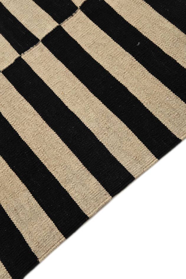 Detail image of 5' 10 x 7' 9 Hand Woven Kilim Modern Wool Rug