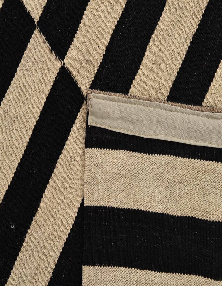 Detail image of 5' 10 x 7' 9  Hand Woven Kilim Modern Wool Rug