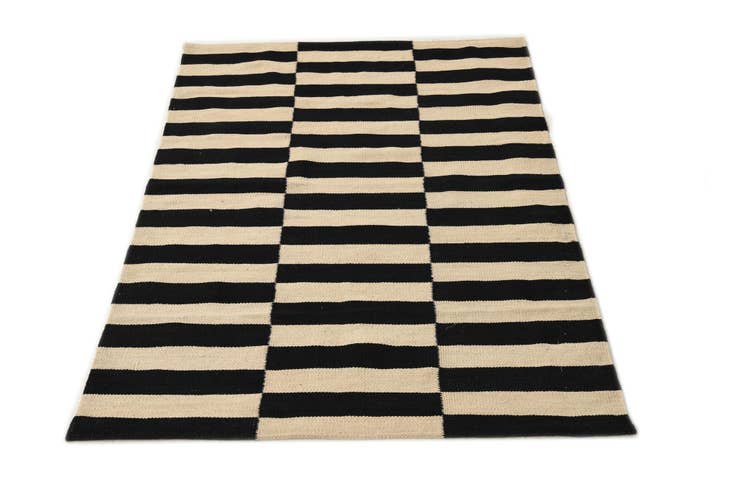 Detail image of 3' 2 x 5' 10 Hand Woven Kilim Modern Wool Rug