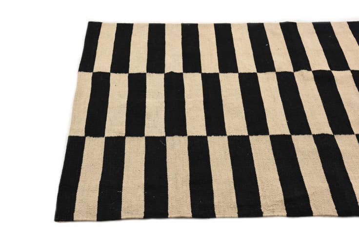 Detail image of 3' 2 x 5' 10 Hand Woven Kilim Modern Wool Rug