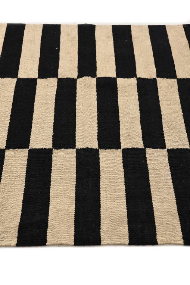 Detail image of 3' 2 x 5' 10 Hand Woven Kilim Modern Wool Rug