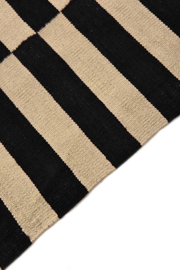 Detail image of 3' 2 x 5' 10 Hand Woven Kilim Modern Wool Rug