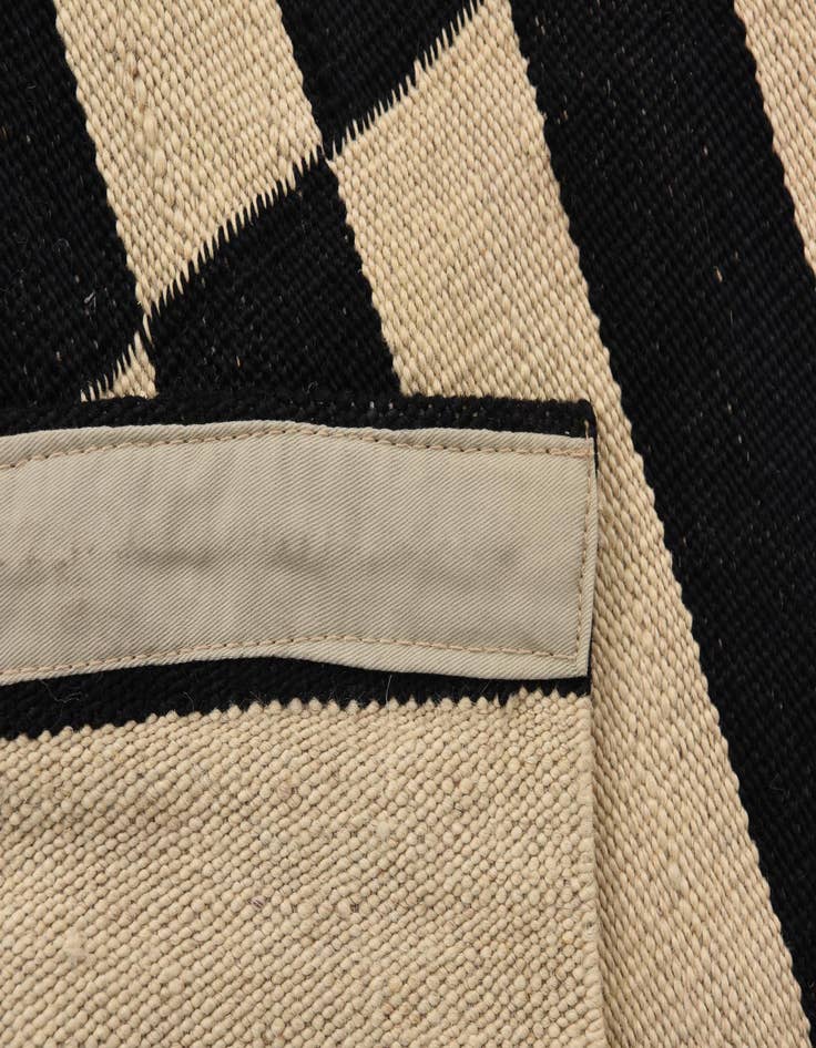 Detail image of 3' 2 x 5' 10  Hand Woven Kilim Modern Wool Rug