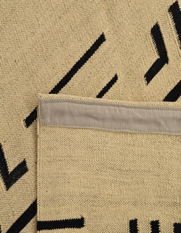 Detail image of 5' 4 x 6' 7  Hand Woven Kilim Modern Wool Rug