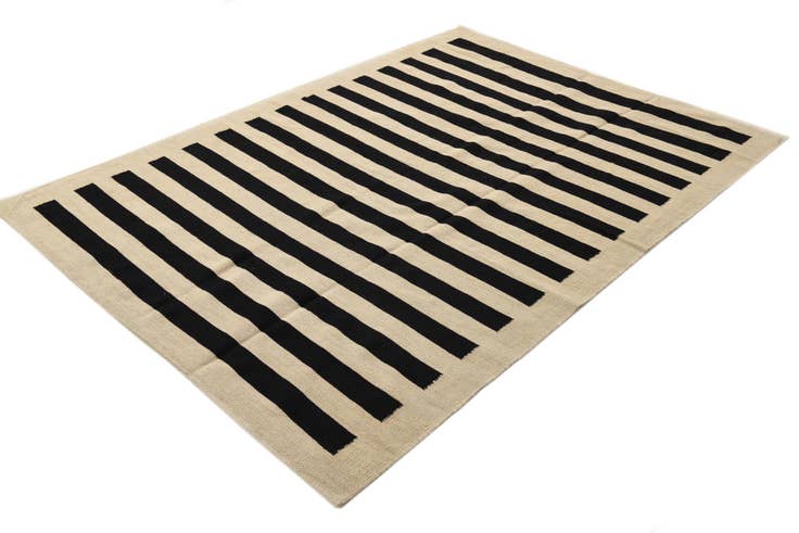 Detail image of 5' 7 x 7' 8 Hand Woven Kilim Modern Wool Rug