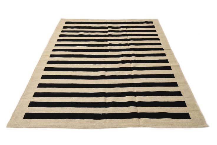 Detail image of 5' 7 x 7' 8 Hand Woven Kilim Modern Wool Rug