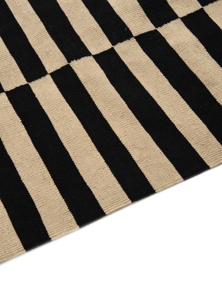 Detail image of 5' 7 x 7' 8  Hand Woven Kilim Modern Wool Rug