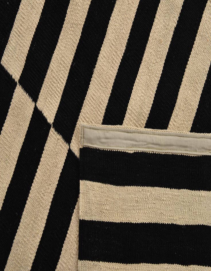 Detail image of 5' 7 x 7' 8  Hand Woven Kilim Modern Wool Rug