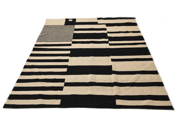 Detail image of 5' 7 x 7' 9 Hand Woven Kilim Modern Wool Rug