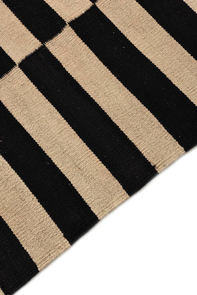 Detail image of 3' 3 x 4' 9 Hand Woven Kilim Modern Wool Rug