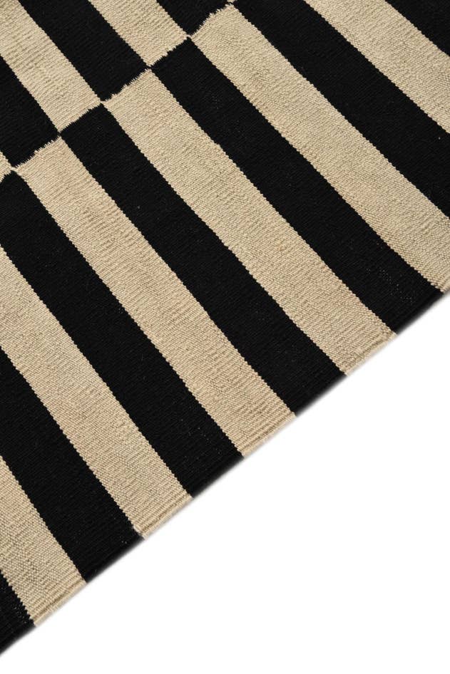 Detail image of 5' 4 x 7' 10 Hand Woven Kilim Modern Wool Rug