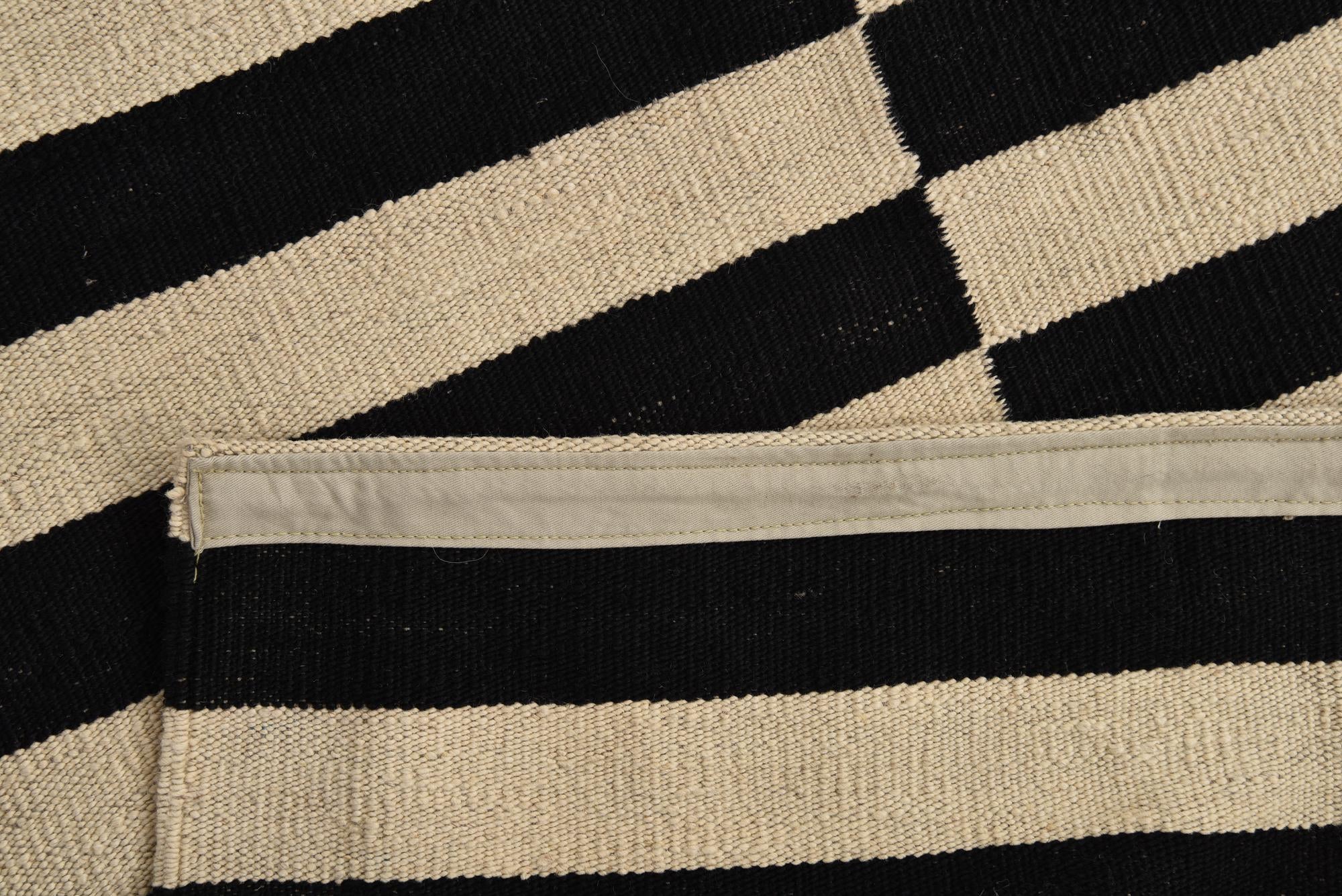 5' 4 x 7' 10 Hand Woven Kilim Modern Wool Rug
