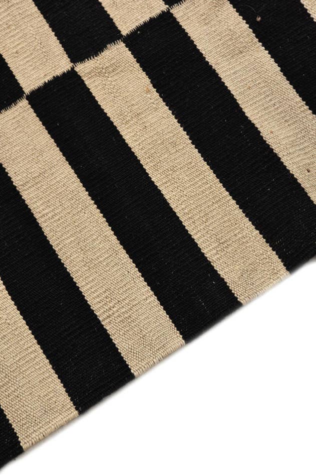 Detail image of 3' 4 x 4' 9 Hand Woven Kilim Modern Wool Rug
